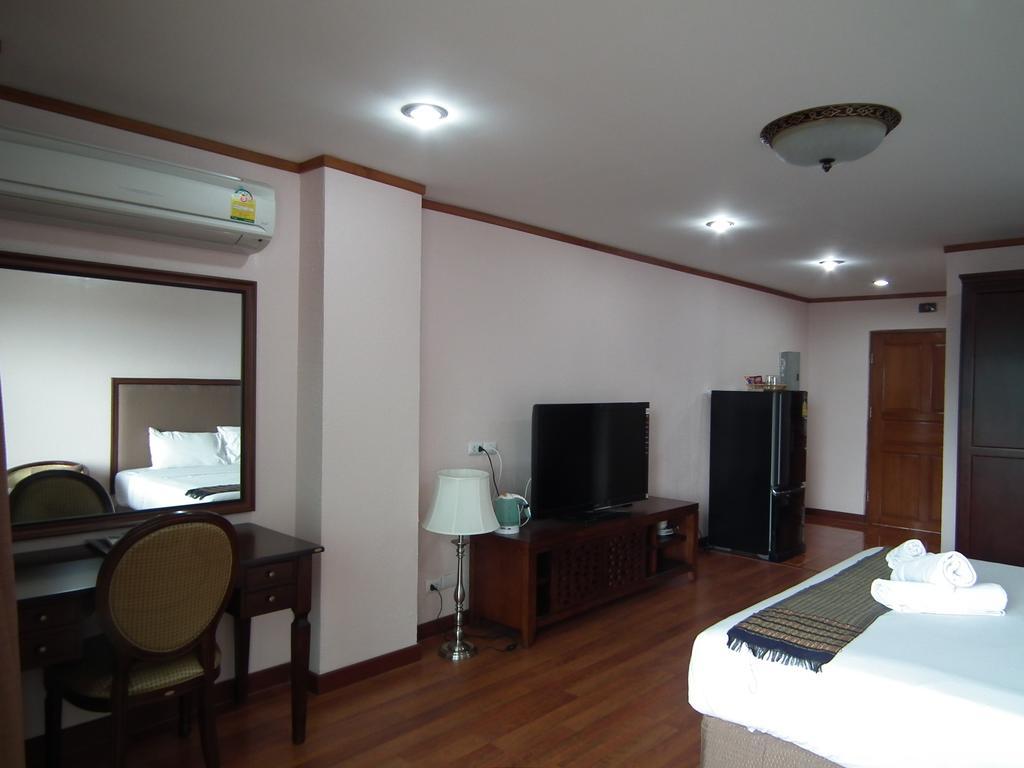 Abricole At Pattaya Hill Apartment Ngoại thất bức ảnh