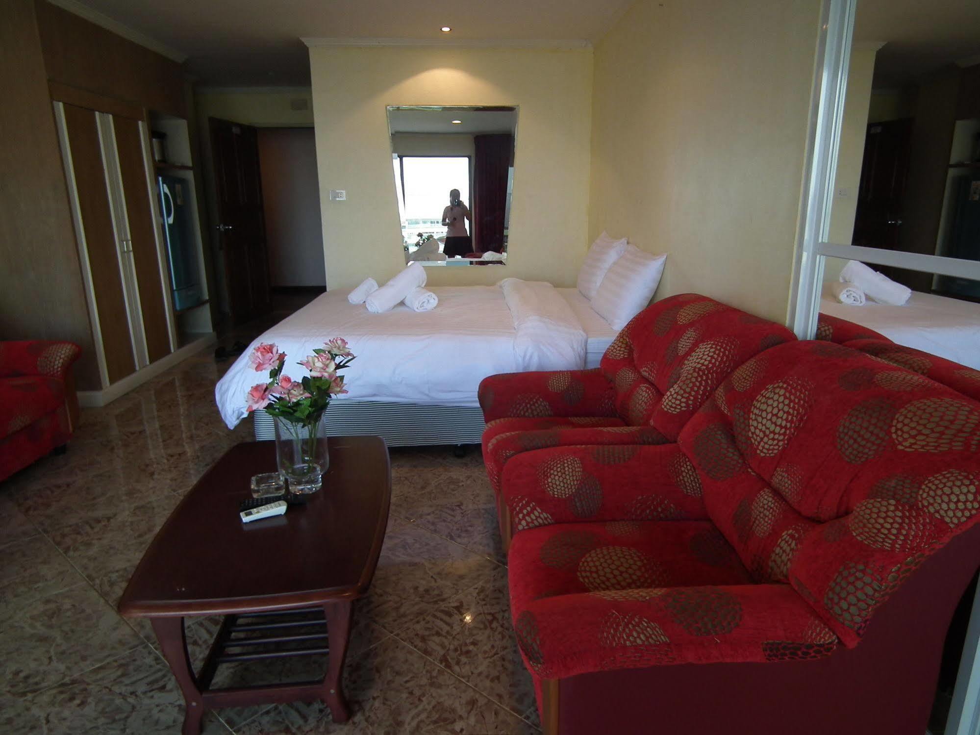 Abricole At Pattaya Hill Apartment Ngoại thất bức ảnh
