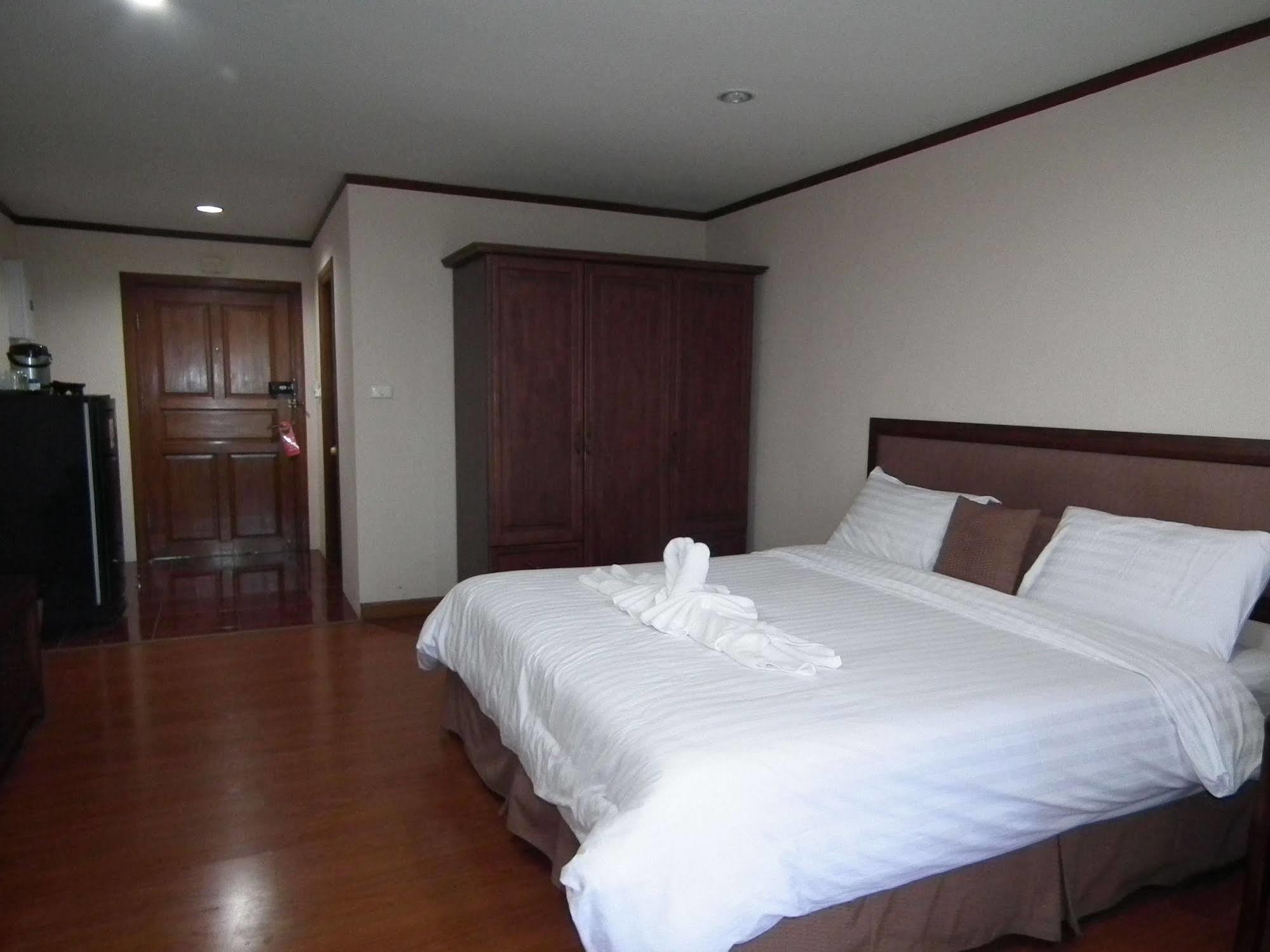 Abricole At Pattaya Hill Apartment Ngoại thất bức ảnh