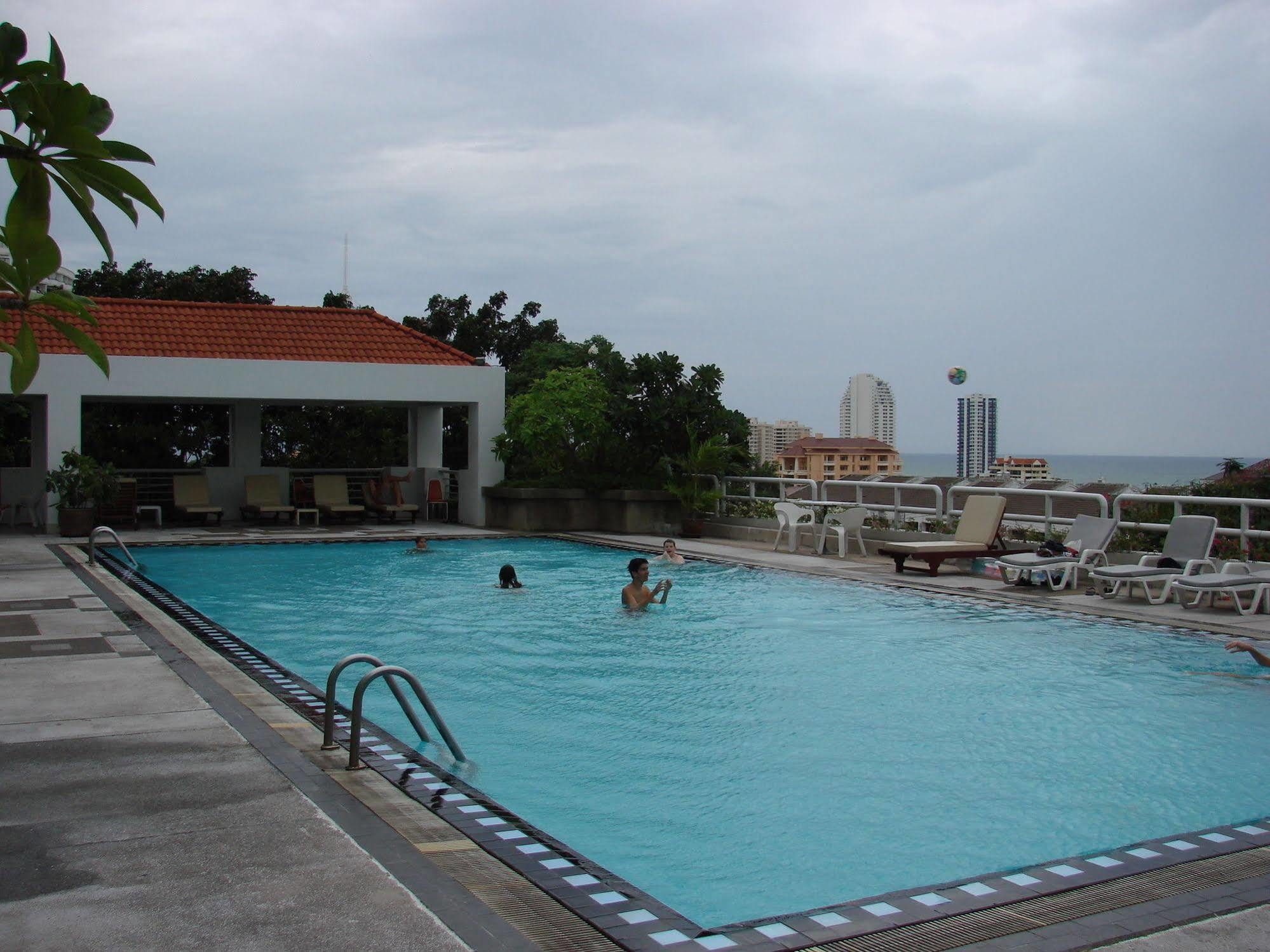 Abricole At Pattaya Hill Apartment Ngoại thất bức ảnh