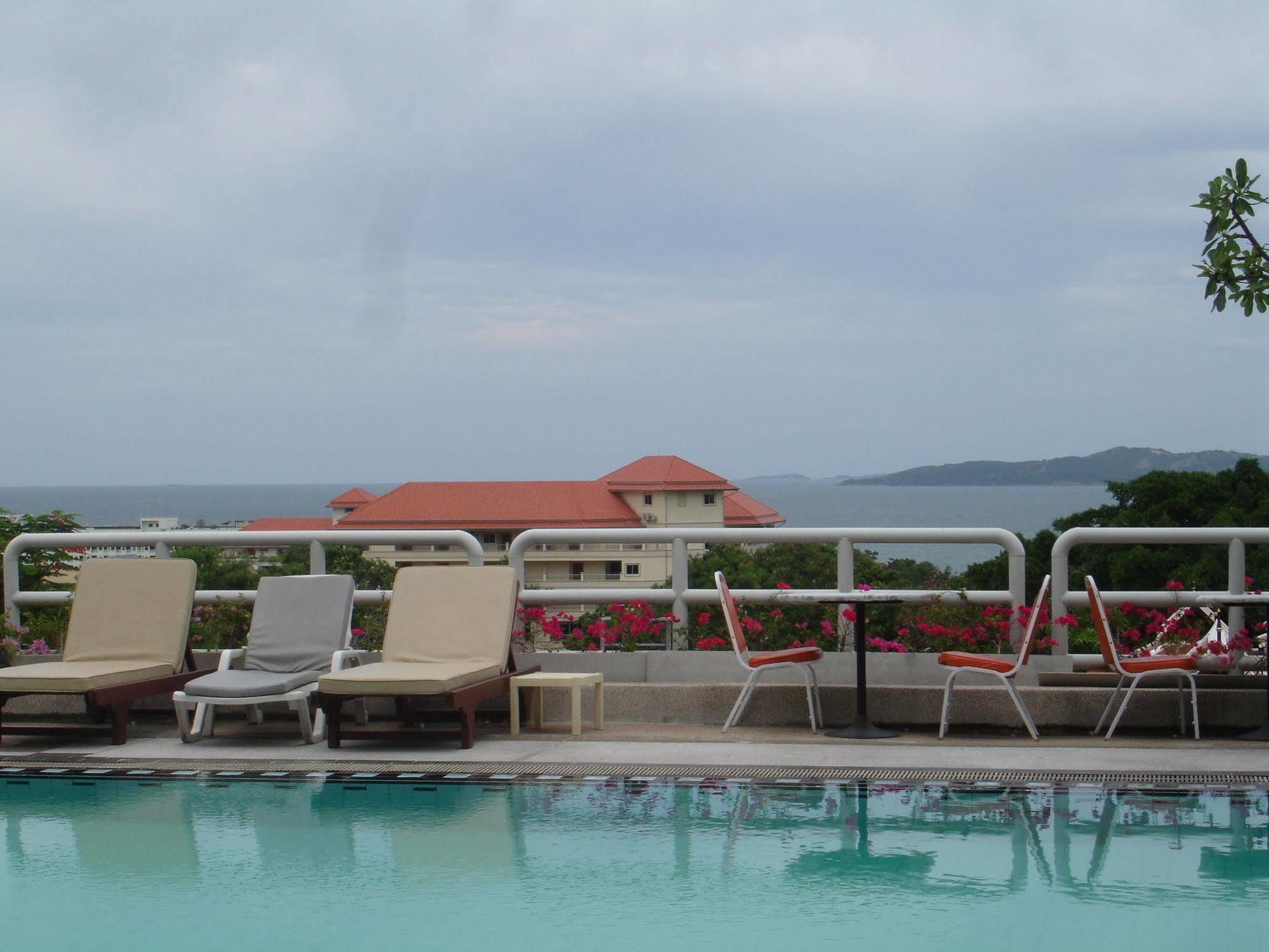 Abricole At Pattaya Hill Apartment Ngoại thất bức ảnh