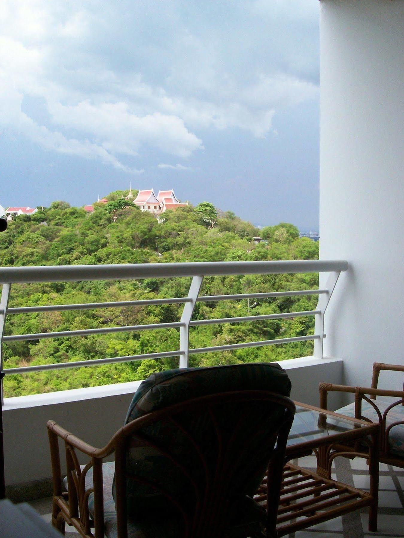 Abricole At Pattaya Hill Apartment Ngoại thất bức ảnh